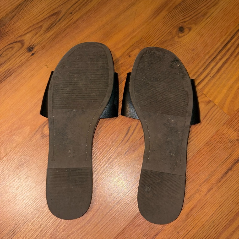 Old Navy Women's Black Slide Sandals - Picture 2 of 3
